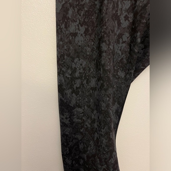 Lululemon Wunder Train High-Rise Tight 25" - Size 18 - Picture 3 of 14